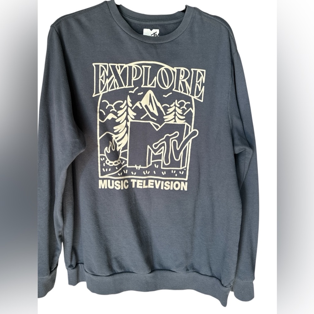 ☑️ RETRO MTV EXPLORE - Graphic Men's Crewneck Sweater - Grayish Blue